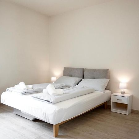 Bright Studio Apartment With Free Private Parking 梅拉诺 外观 照片