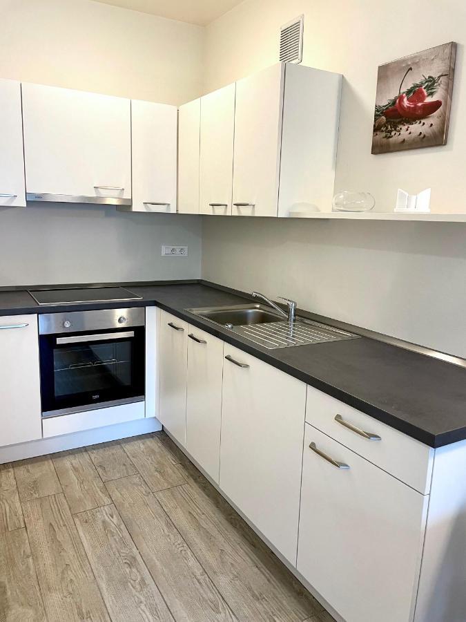 Bright Studio Apartment With Free Private Parking 梅拉诺 外观 照片
