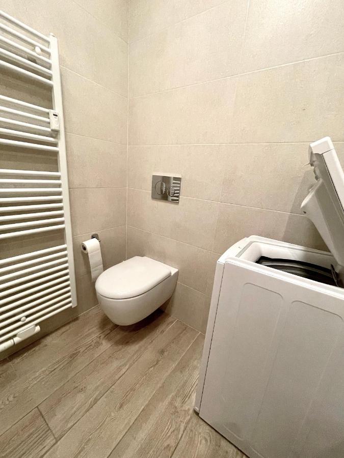 Bright Studio Apartment With Free Private Parking 梅拉诺 外观 照片