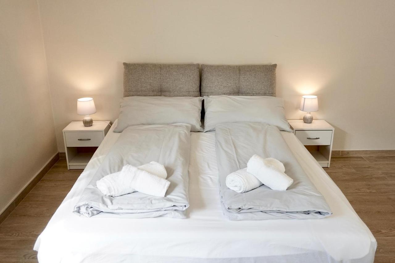 Bright Studio Apartment With Free Private Parking 梅拉诺 外观 照片